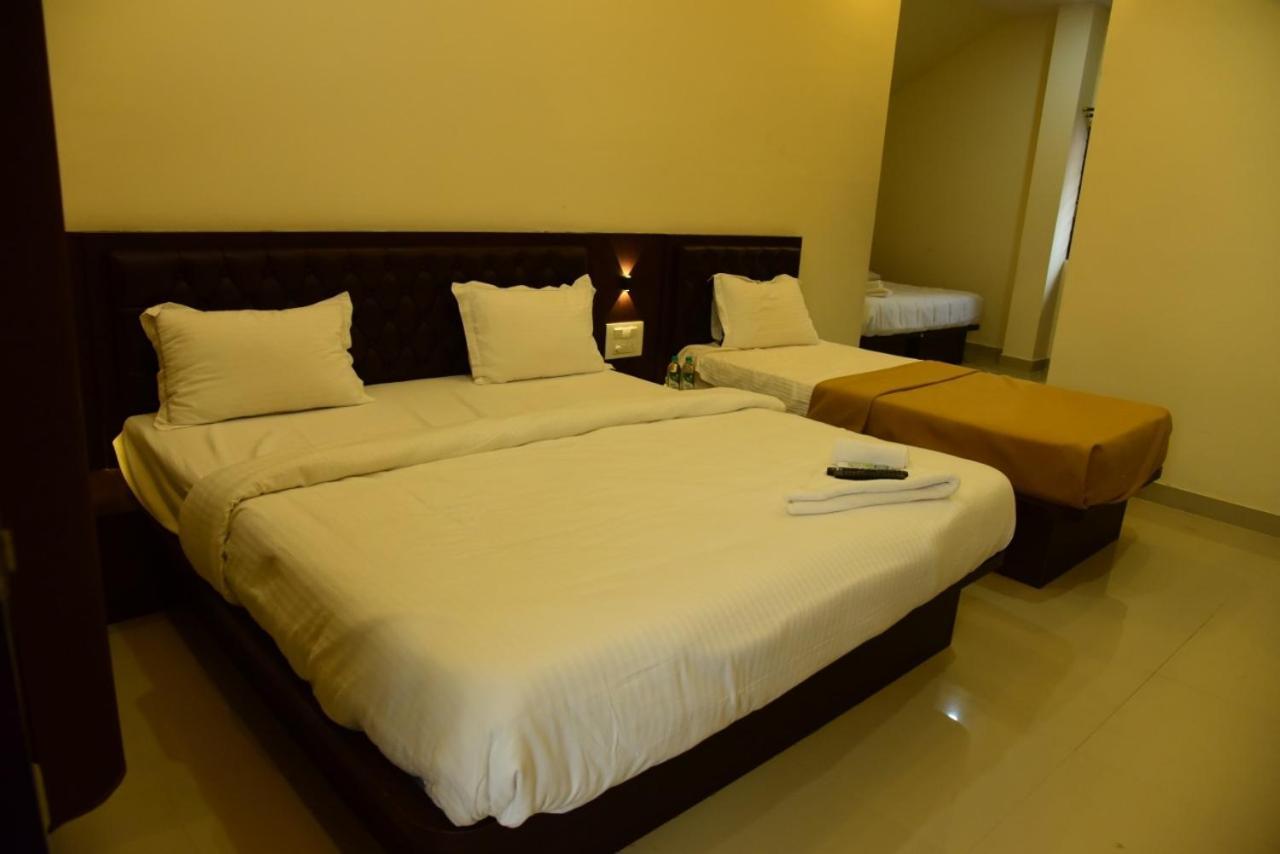 M G Residency Hotel Chikmagalūr Eksteriør billede