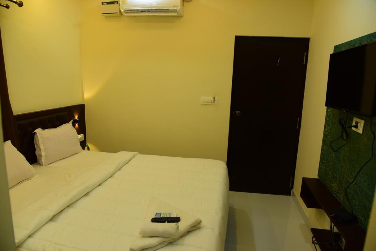 M G Residency Hotel Chikmagalūr Eksteriør billede